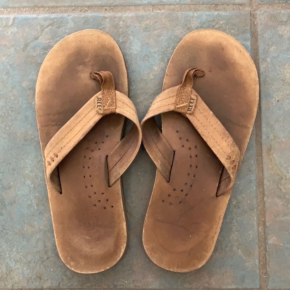 Boys brown reef flops